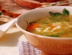Классический куриный суп с клёцками
