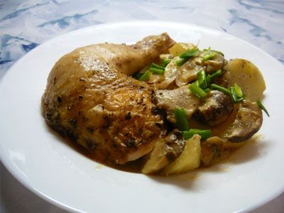 Курица, запеченная с картофелем и грибами