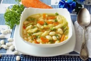 Суп с фасолью и клецками